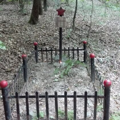 5. Vörös katona sírja a Bánya-bükkben, K□ közelében
