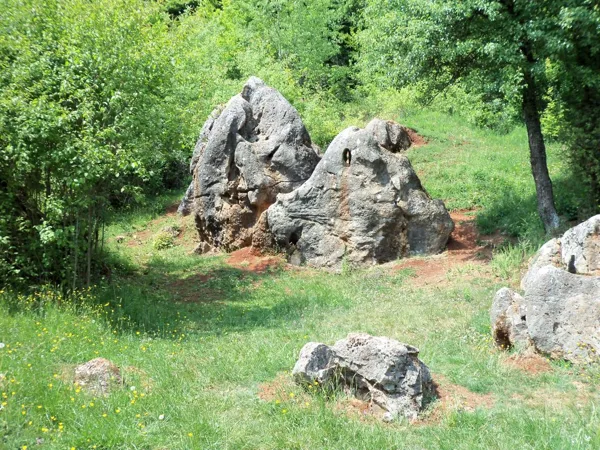 10. Medve-sziklák